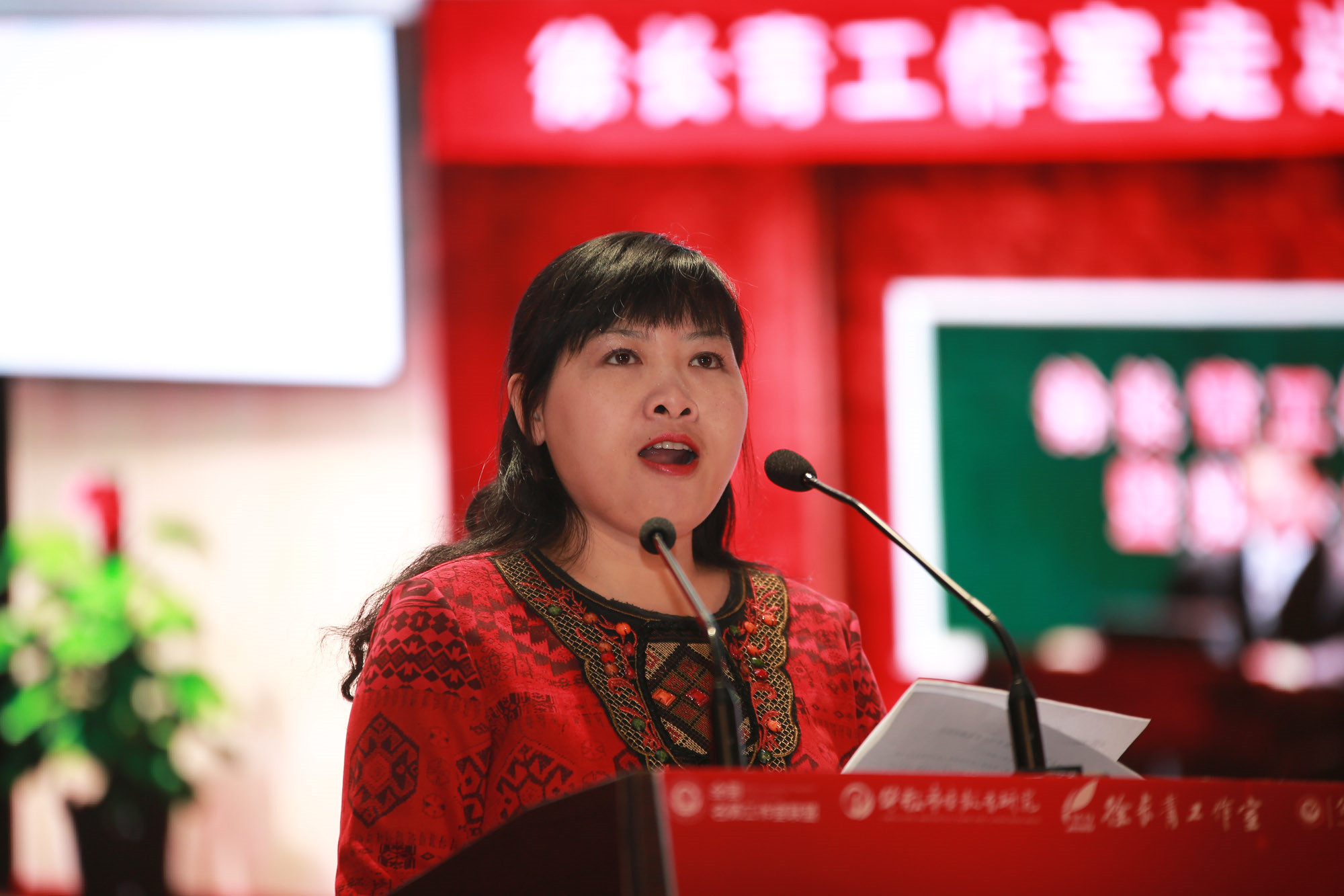 徐長(zhǎng)青工作室第二批進(jìn)修學(xué)者、求真小學(xué)劉爽主任介紹徐長(zhǎng)青工作室活動(dòng)情況。