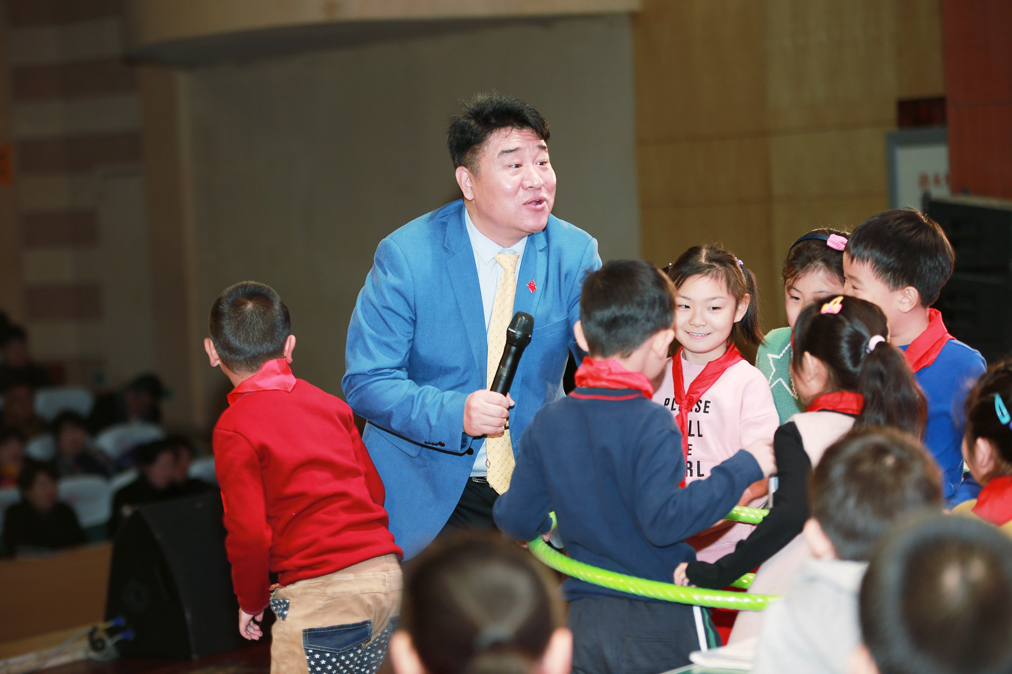 與會(huì)教師紛紛表示，教師是人類(lèi)靈魂的工程師，是人類(lèi)文明的傳承者，塑造新時(shí)代教師形象，培養(yǎng)學(xué)生的重任落到我們肩頭，因而把立德樹(shù)人工作一定融入到教學(xué)工作中。建設(shè)教育強(qiáng)國(guó)是每一個(gè)炎黃子孫殷切期望，更是中華民族偉大復(fù)興的中國(guó)夢(mèng)，是實(shí)現(xiàn)中華民族偉大復(fù)興的決勝戰(zhàn)略工程。