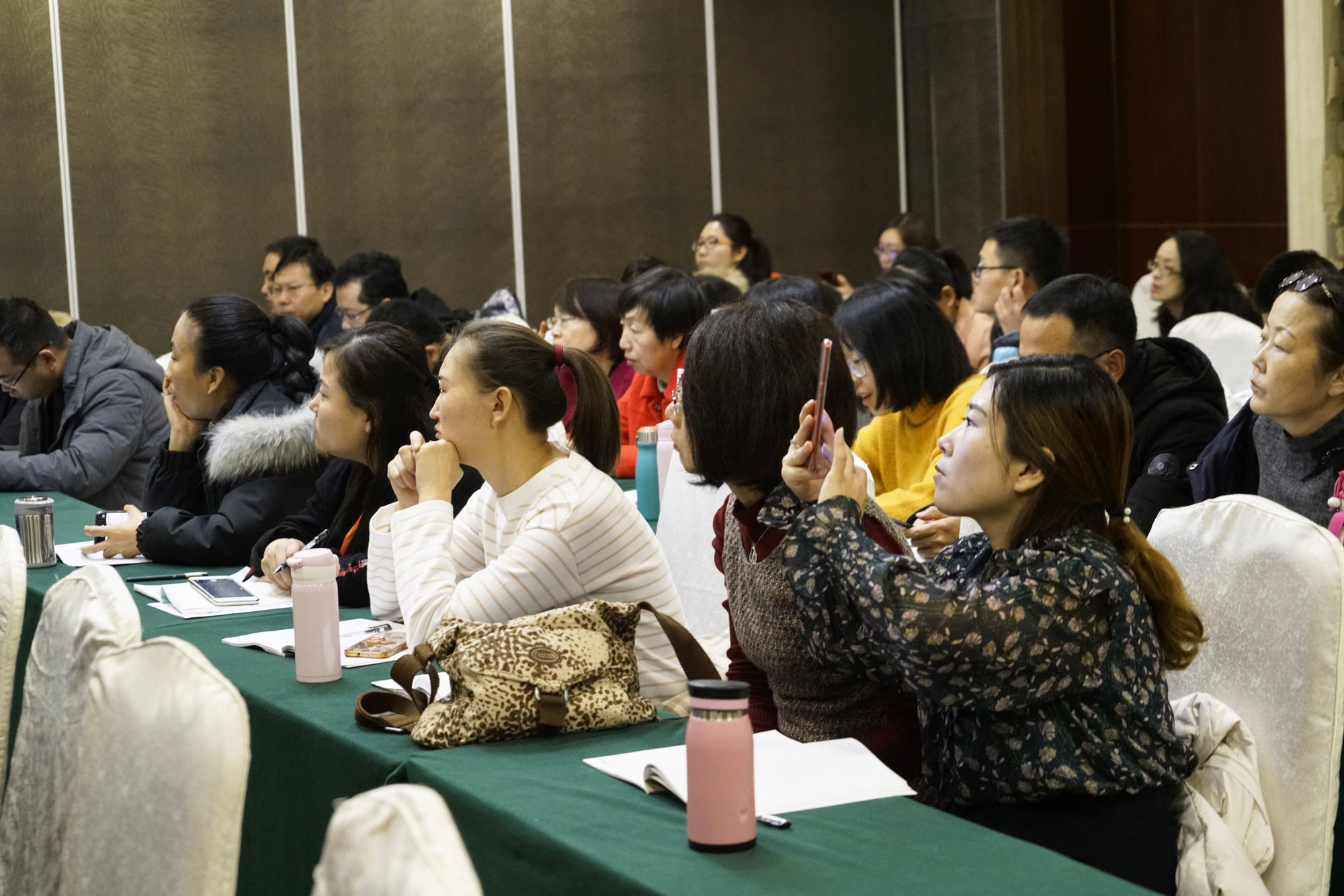 分會(huì)場(chǎng)學(xué)習(xí)氛圍好，互動(dòng)頻繁，踴躍發(fā)言。
