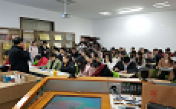 鄭立平校長親臨華中師范大學對各位前來應(yīng)聘，懷有教師夢想的同學們做了深入的交流和分享。