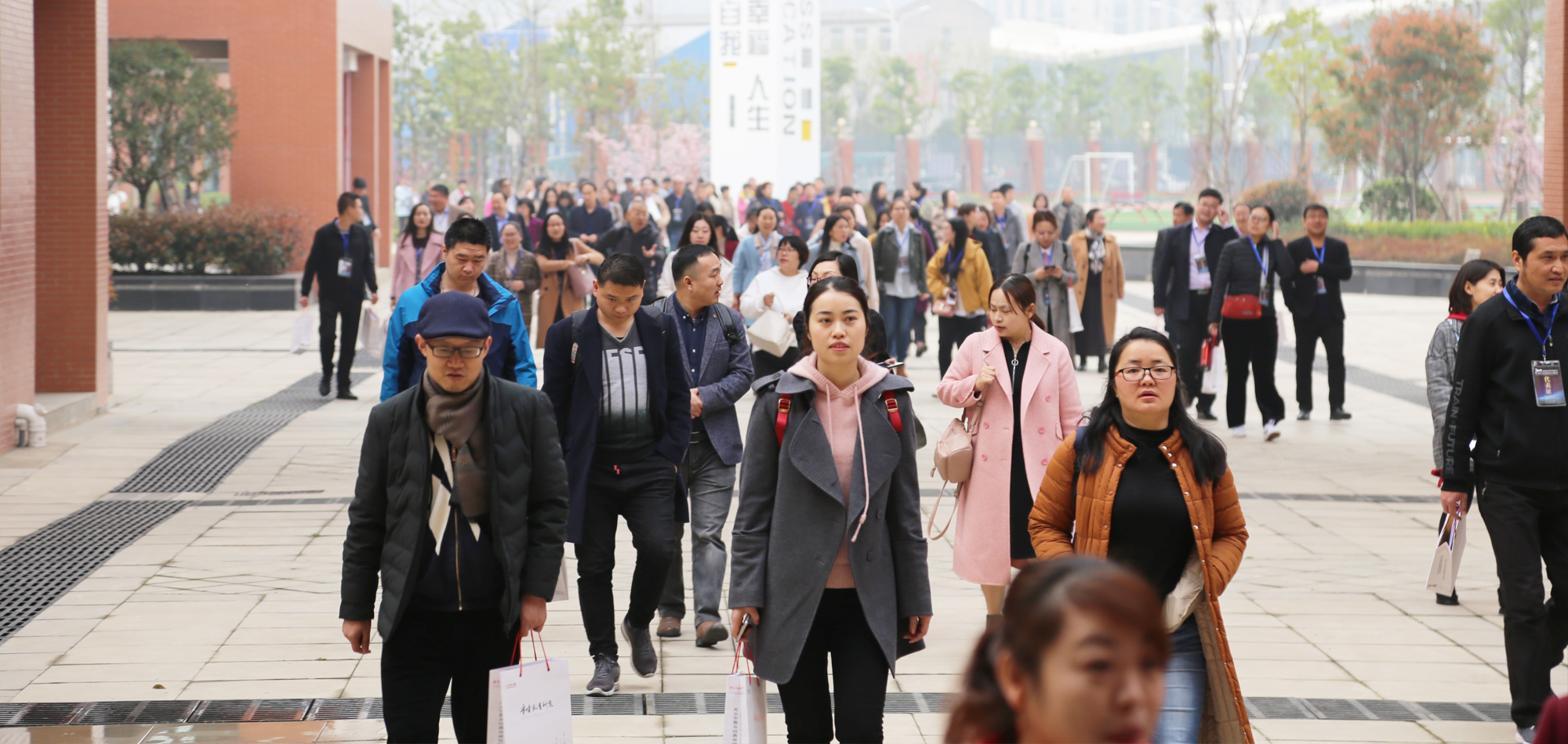為了對這些特色教學(xué)主張、教學(xué)方法進(jìn)行研究、提煉和推廣，供教育同行學(xué)習(xí)借鑒，研究院至今已舉辦了四屆名師課堂教學(xué)風(fēng)格與特色觀摩展示活動。