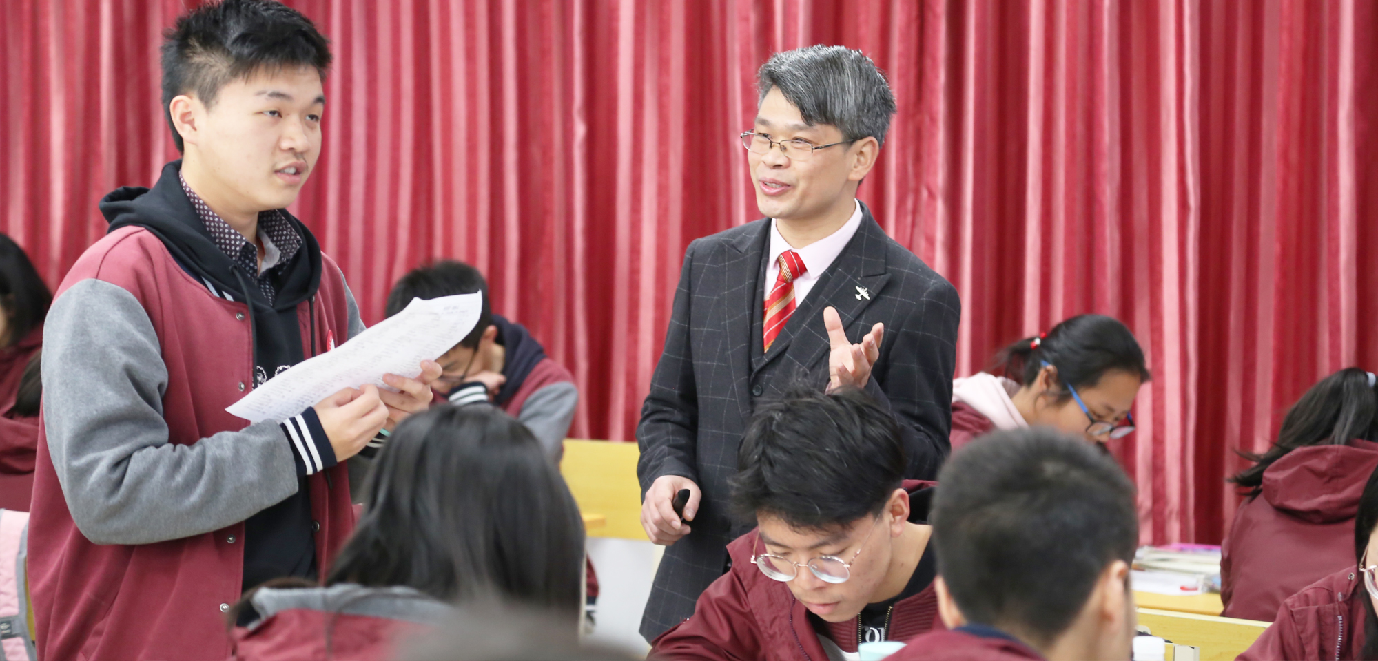 3月25日，和煦暖陽、清風(fēng)拂面，來自全國各地名師工作室的數(shù)學(xué)、英語教師齊聚各分會場