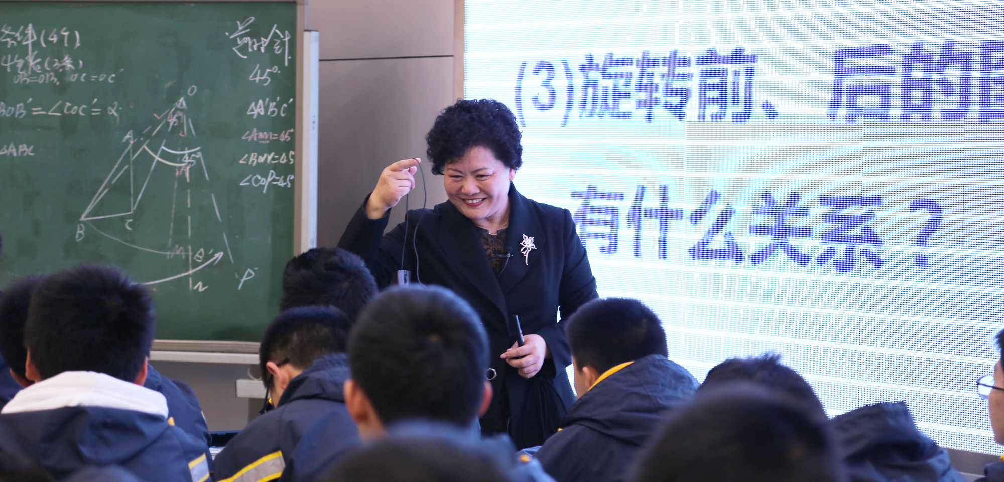 在第二天和第三天的活動中，全國知名名師工作室課例示范研討由趙謙翔、余建國、程中一、袁志勇、張文娣、宋少鏵、何夏壽、蔣守成、田湘軍等9位名師與參會代表深度切磋交流。