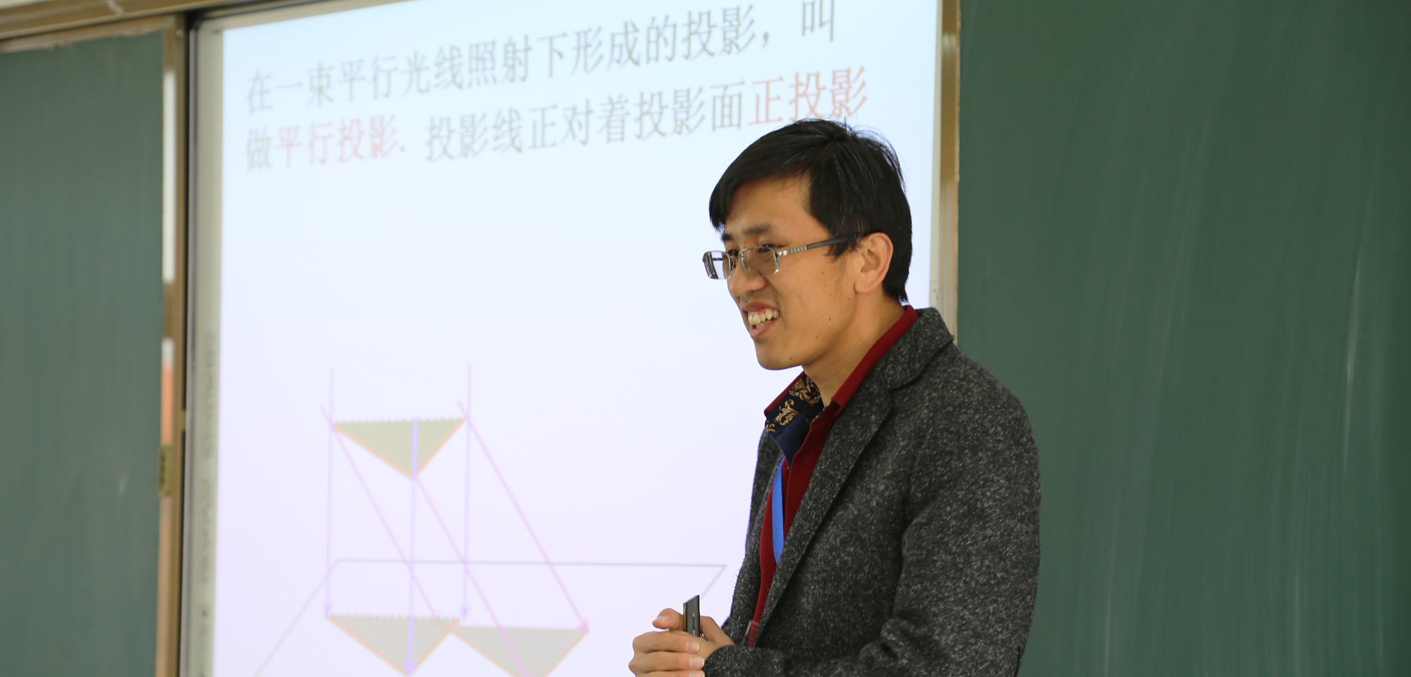 但不管怎樣的課堂，一個老師先要進(jìn)行自我的修煉，不僅在學(xué)問上，更是在“德行”上，有德之師才是真正的好老師。
