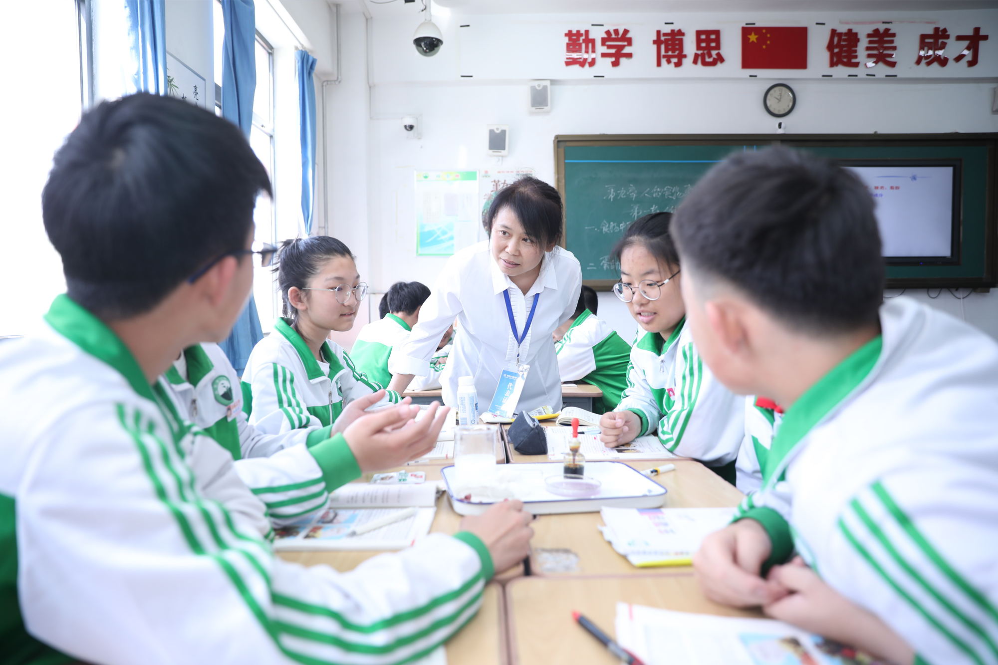 全國教學(xué)轉(zhuǎn)型與課堂創(chuàng)新高峰論壇課堂風(fēng)采展示美圖賞析。