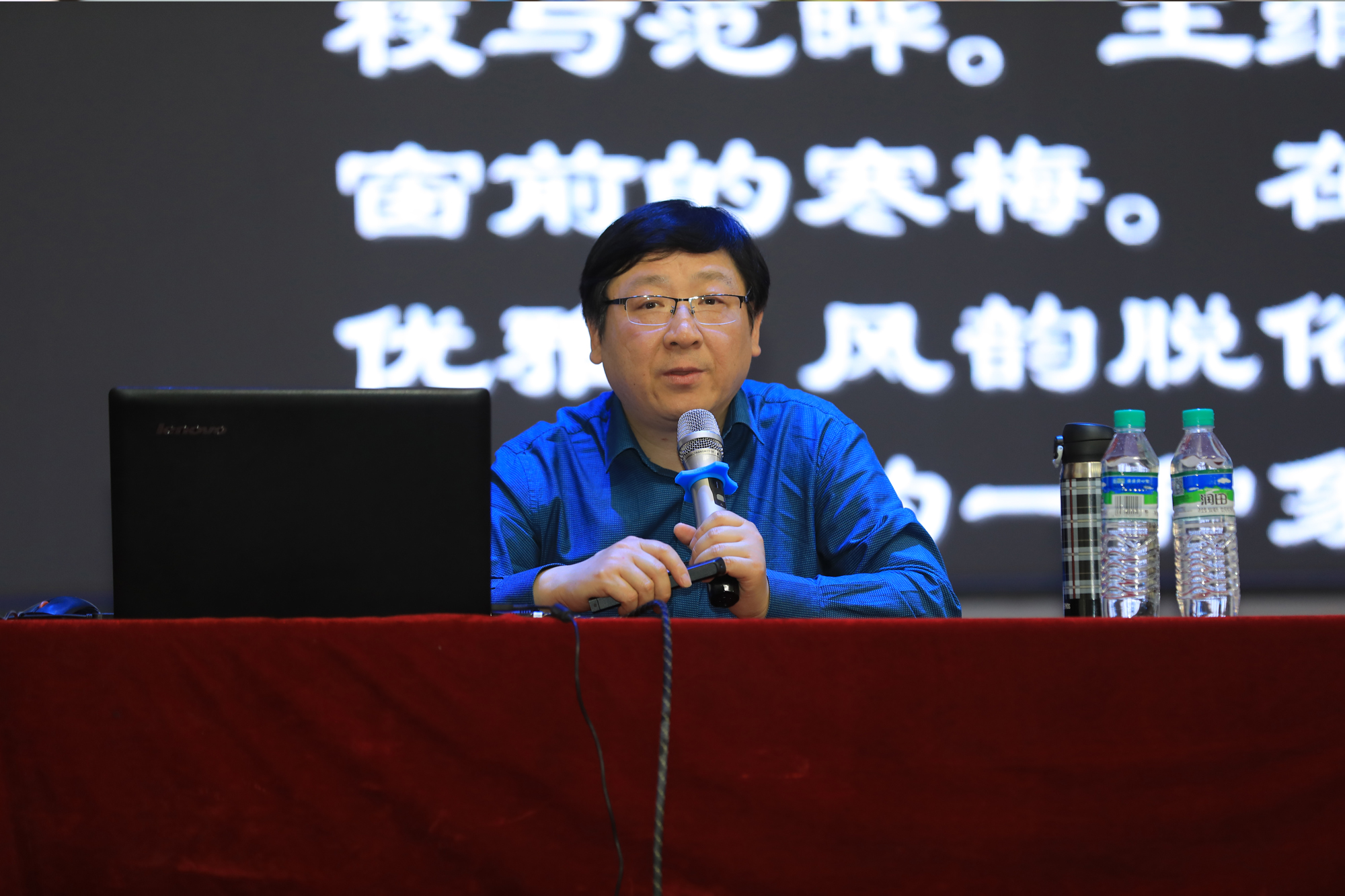 全國教學(xué)轉(zhuǎn)型與課堂創(chuàng)新高峰論壇課堂風(fēng)采展示美圖賞析。