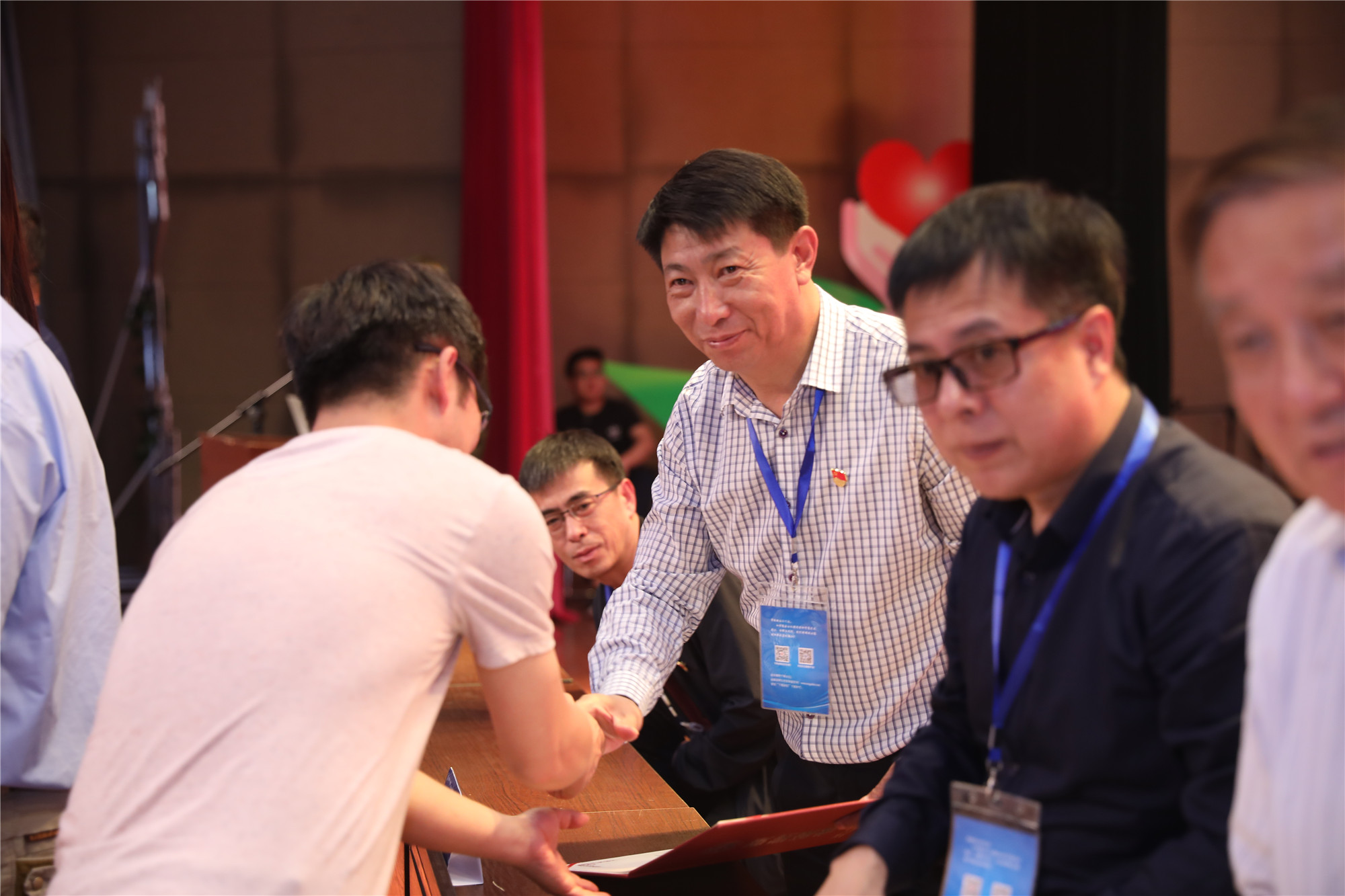 北京中教市培教育研究院呼應(yīng)教育教學(xué)改革的需求，與鞍山市教育局、海城市教育局共同舉辦鞍海教育峰會，邀請全國著名專家和教學(xué)一線名師，共同探討教育教學(xué)轉(zhuǎn)型和課堂教學(xué)創(chuàng)新的命題。