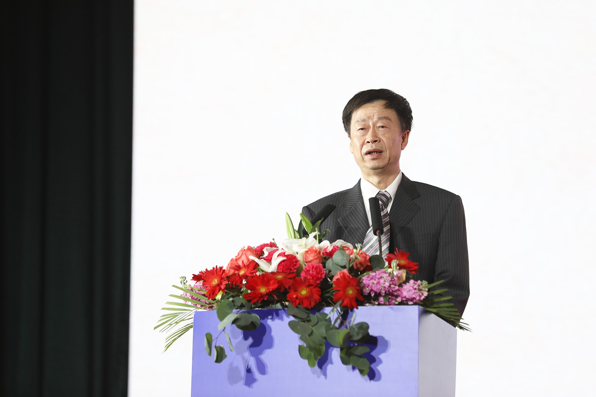 光明《教育家》雜志社副社長(zhǎng)、原中國(guó)教育報(bào)刊社副總編輯李功毅分別致了賀詞。開幕式上，光明《教育家》雜志社與北京中教市培教育研究院戰(zhàn)略合作舉行了啟動(dòng)儀式。