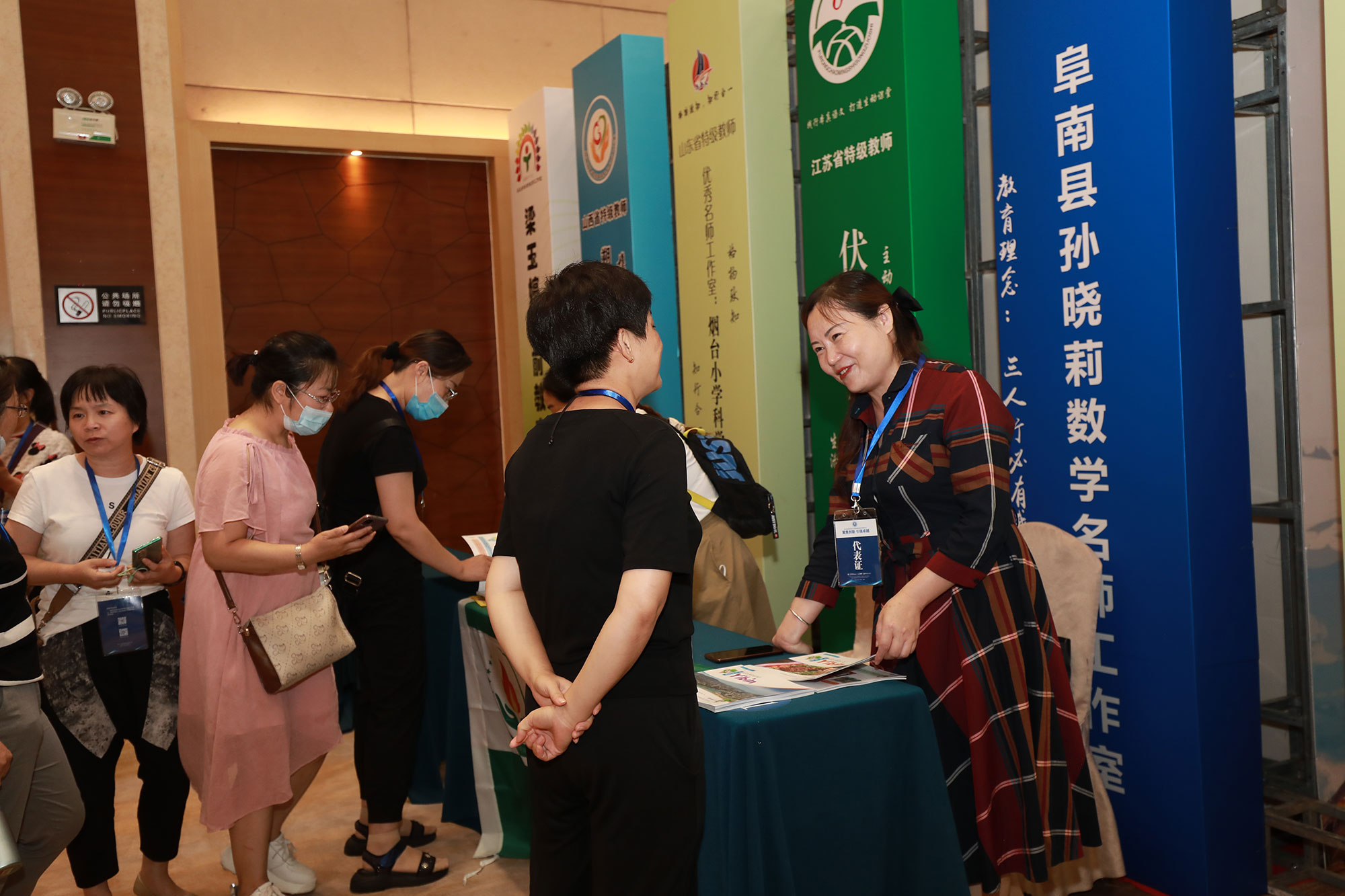  工作室成果博覽展區(qū)，實物成果展示專著、教材、教學輔助資料等出版物，教學演示、自制教具、模型、實驗儀器創(chuàng)新發(fā)明，教育技術與教學裝備、器材，書畫作品、手工藝作品、職業(yè)技術作品；招生、研學旅行咨詢，教育相關行業(yè)。其他現場可以呈現的作品。