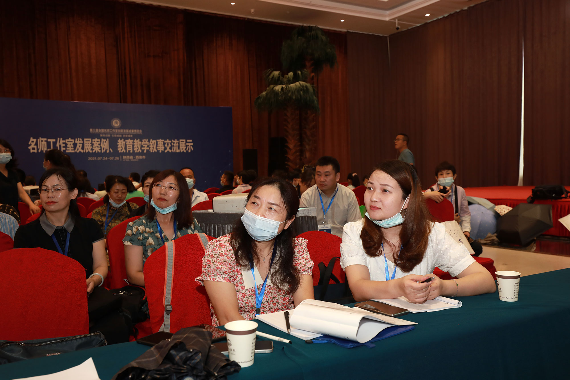 動態(tài)展示：1.課例、說課、說題、教學設計、線上教學（征集）2.教育敘事、名師工作室發(fā)展建設成果（征集擇優(yōu)展示）3.演課呈現課堂關健環(huán)節(jié)和最精彩的瞬間。