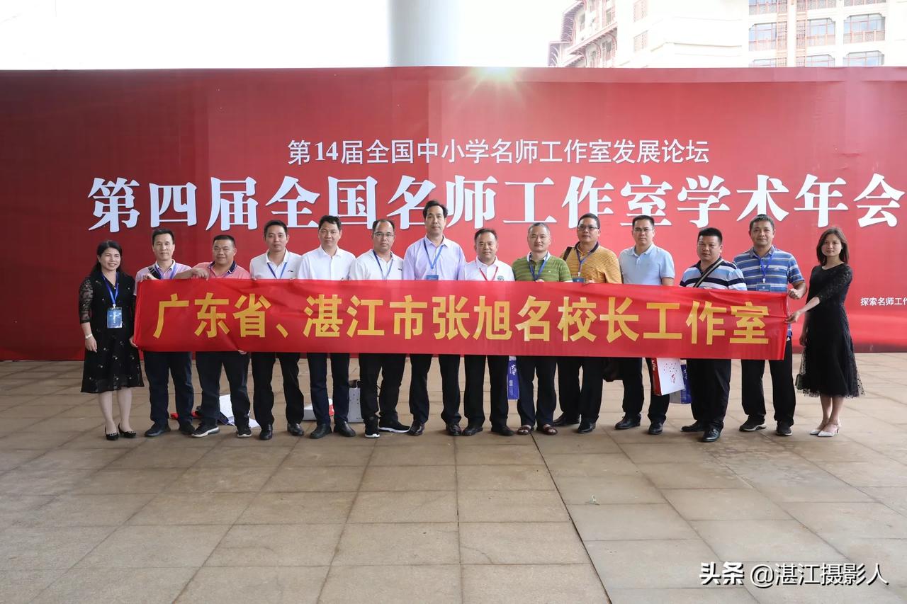 名師工作室是我國在教師教育上的一個創(chuàng)舉，已成為引領教師走向卓越的生力軍。