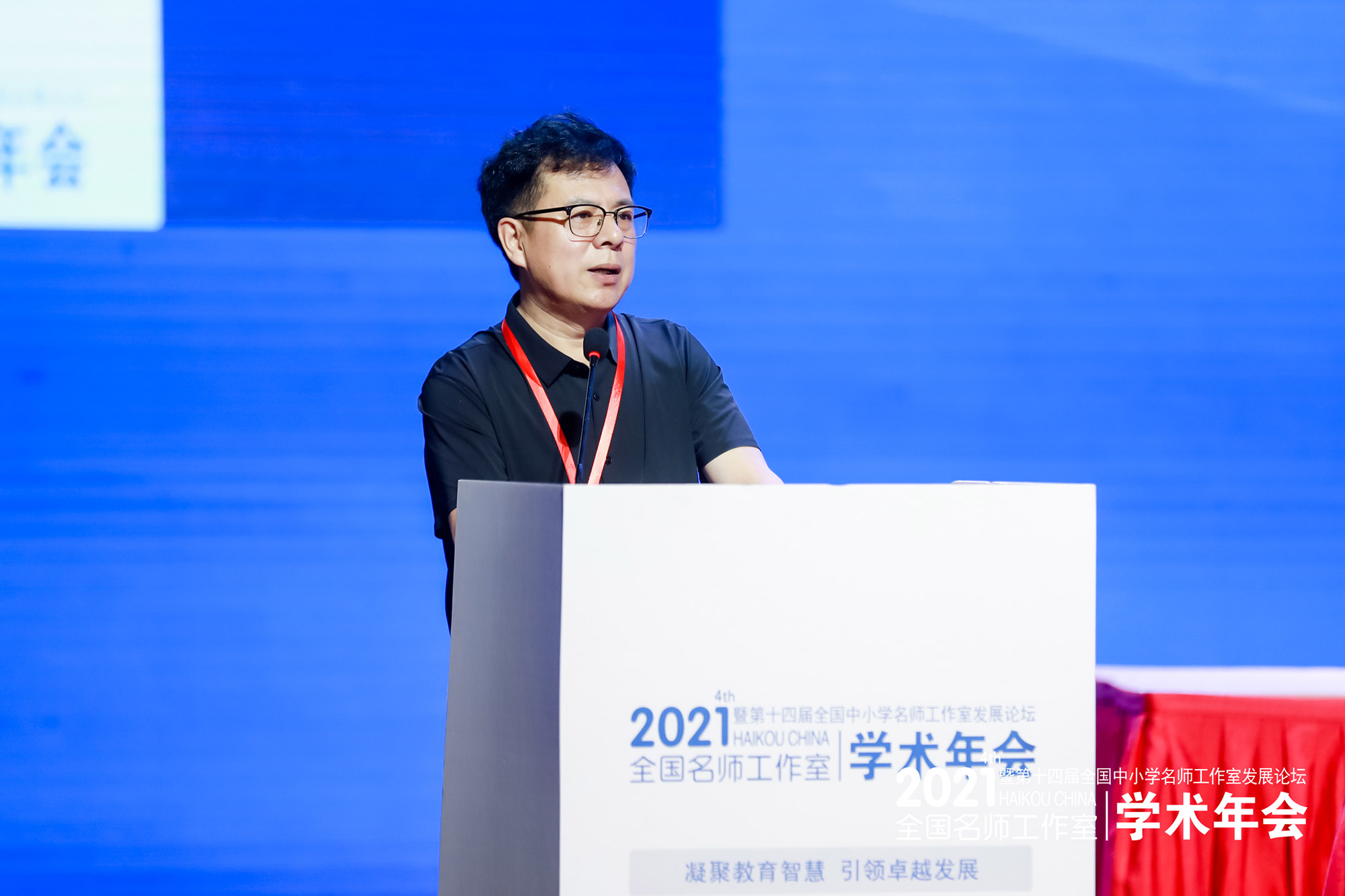 北京中教市培教育研究院院長朱孝忠做了《研究院工作報告》，總結了研究院工作，并對研究院未來發(fā)展進行了展望。