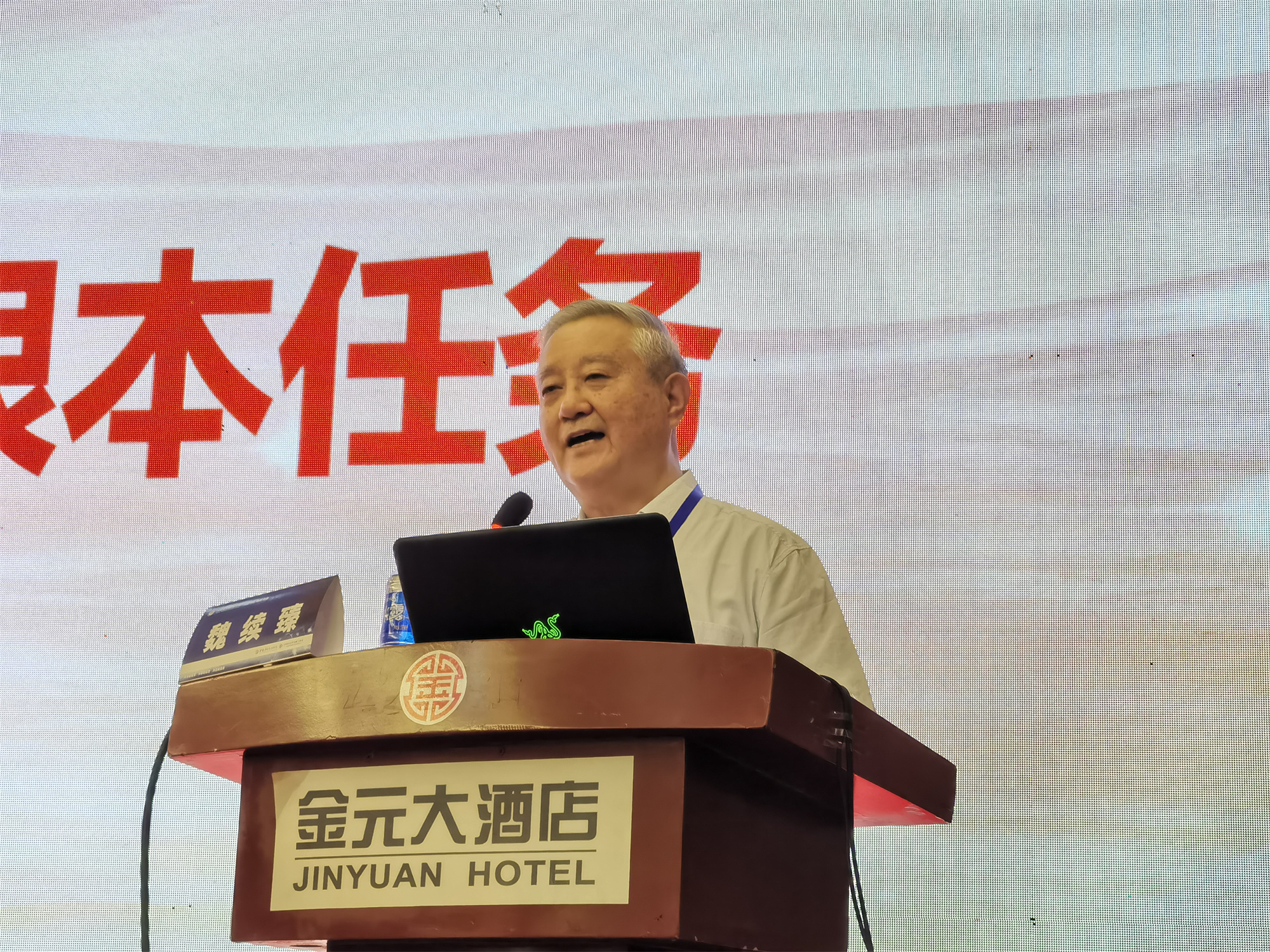 全國(guó)名師工作室建設(shè)發(fā)展高研班及名師培養(yǎng)與成長(zhǎng)論壇分別在昆明大連舉辦