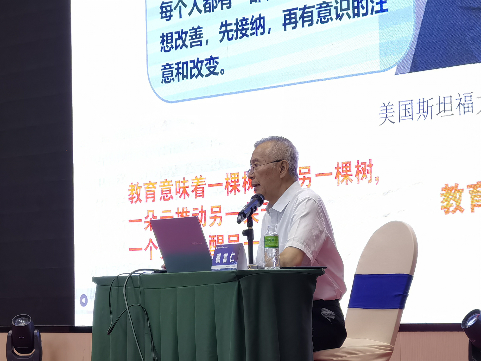 全國(guó)名師工作室建設(shè)發(fā)展高研班及名師培養(yǎng)與成長(zhǎng)論壇分別在昆明大連舉辦