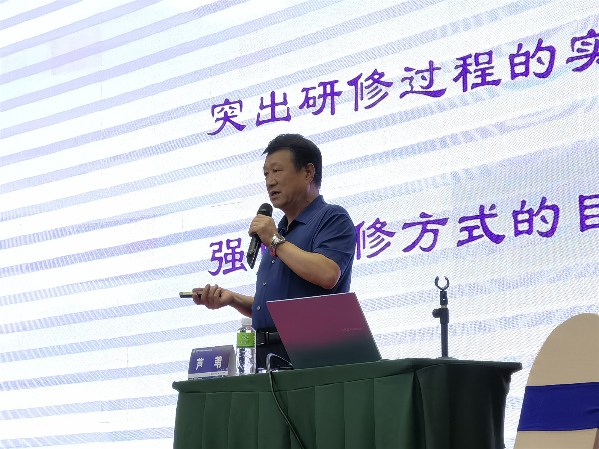 全國(guó)名師工作室建設(shè)發(fā)展高研班及名師培養(yǎng)與成長(zhǎng)論壇分別在昆明大連舉辦