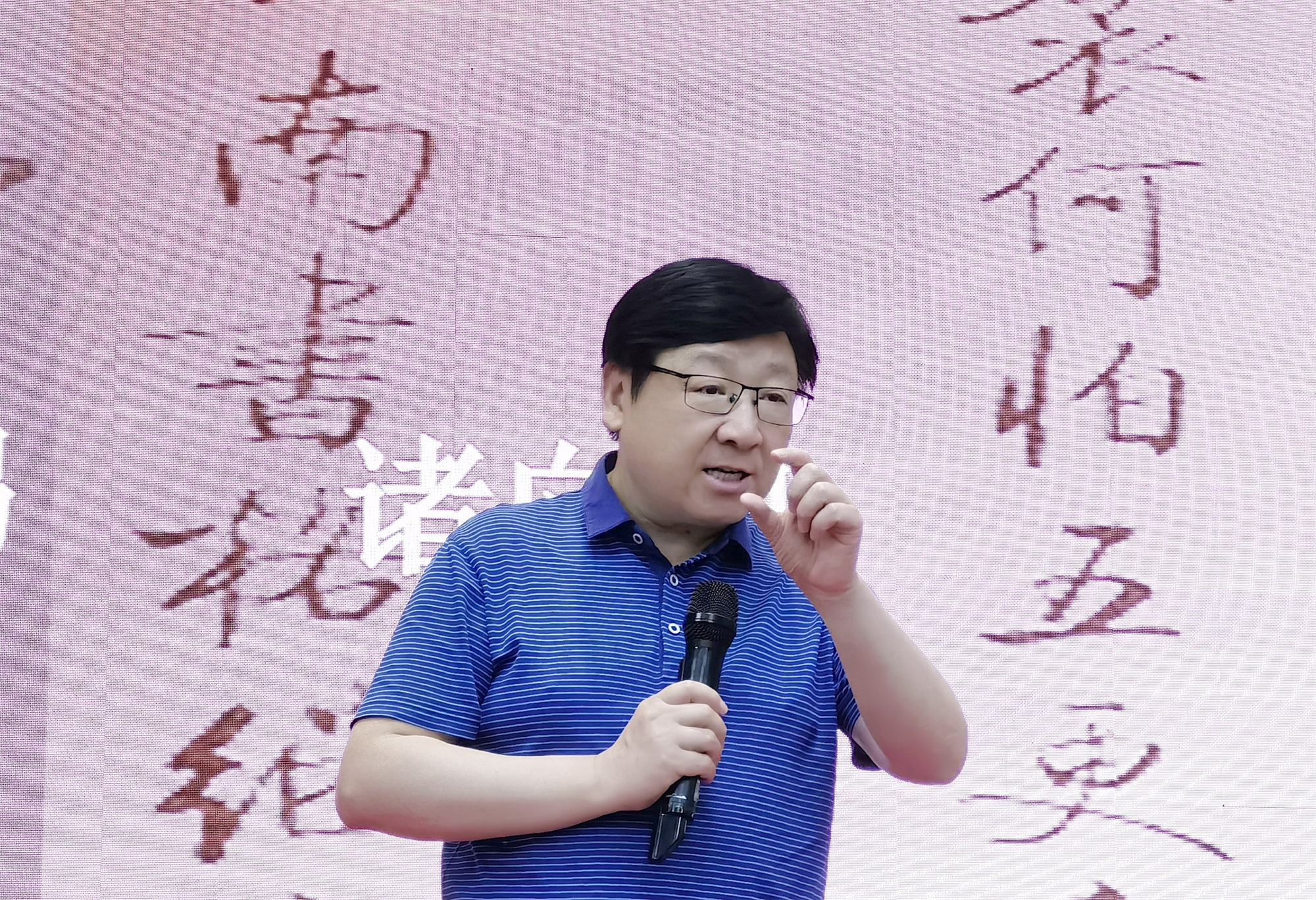 全國(guó)名師工作室建設(shè)發(fā)展高研班及名師培養(yǎng)與成長(zhǎng)論壇分別在昆明大連舉辦