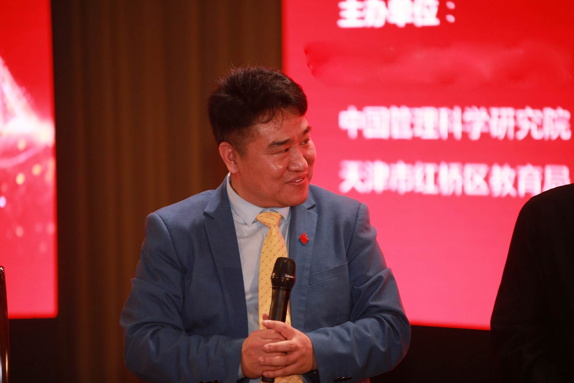 所以課堂上要充滿(mǎn)著診斷性而教學(xué)，我們嘗試著，不斷的續(xù)問(wèn)著孩子，不斷探問(wèn)著孩子，就像了解他的思維，因?yàn)檎n上錯(cuò)會(huì)被老師發(fā)現(xiàn)被及時(shí)的糾正，避免帶著錯(cuò)誤離開(kāi)。